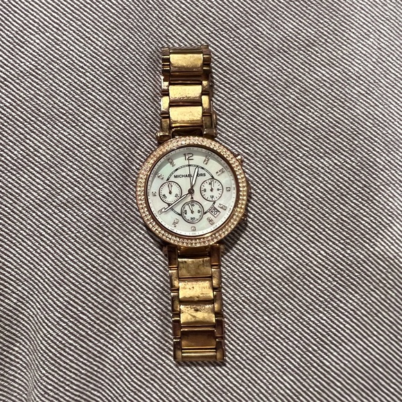 Michael Kors Rose Gold Watch - Picture 2 of 3